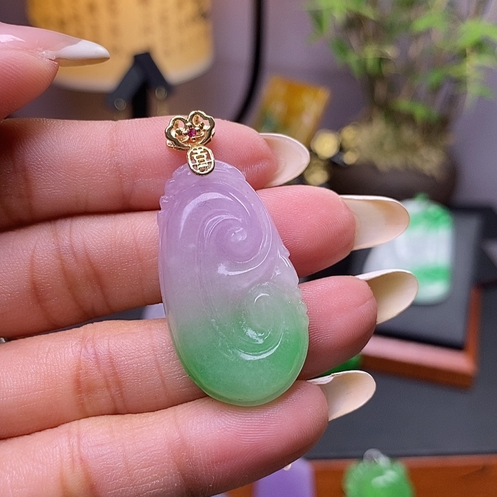 翡翠未镶嵌吊坠(赠链)