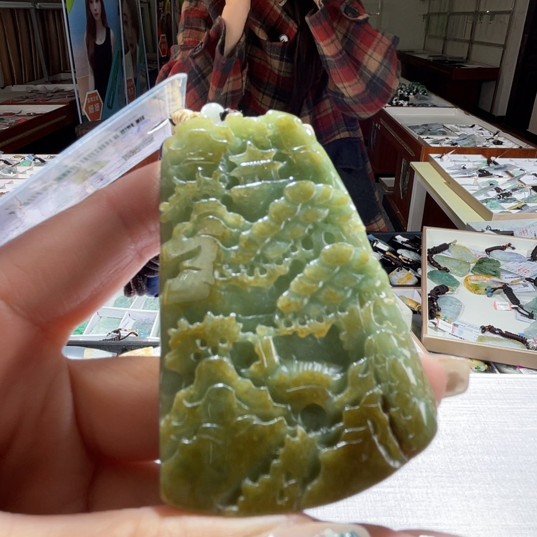 翡翠未镶嵌颈饰一