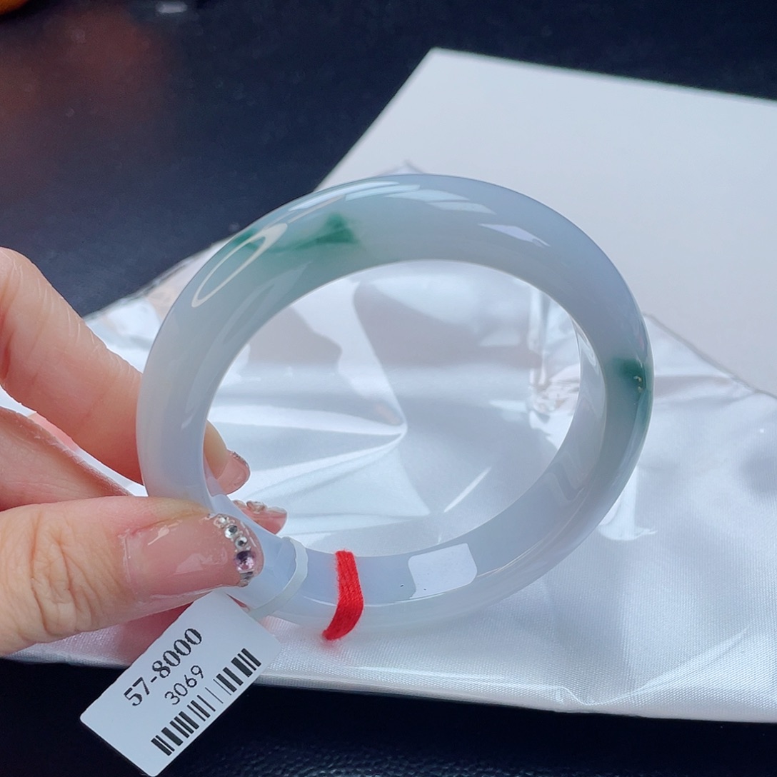 翡翠手镯未镶嵌翡翠