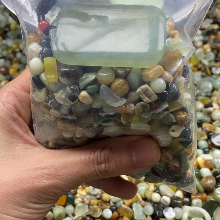 蛇纹石玉鱼缸石未镶嵌