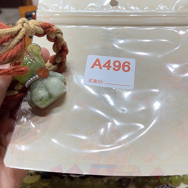 蛇纹石玉吊坠未镶嵌从***?