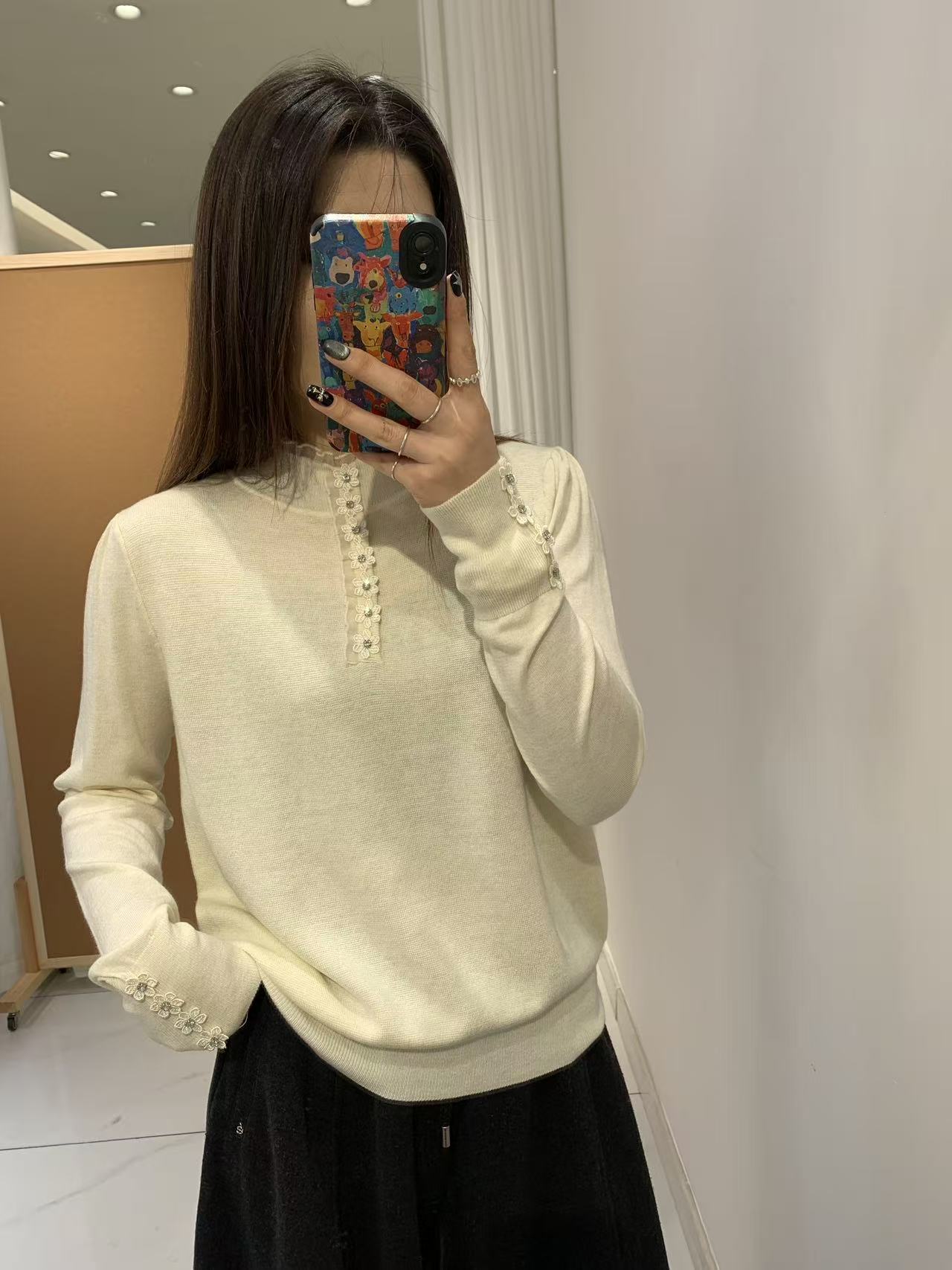 可米 新款百搭时尚纯色领口花朵细针织衫 5605(衣长58