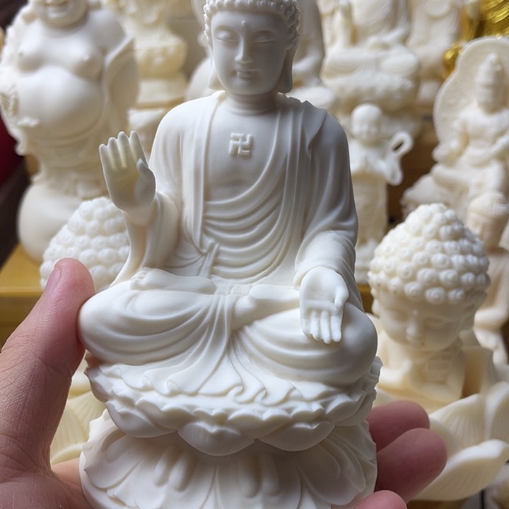 藤大**杨13公分如来摆件