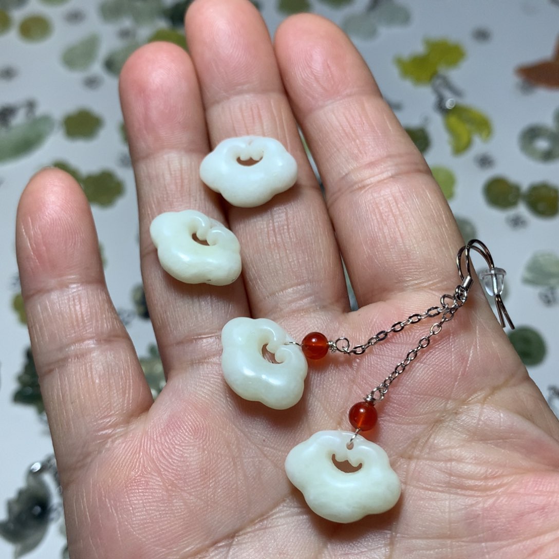 蛇纹石玉耳环未镶嵌