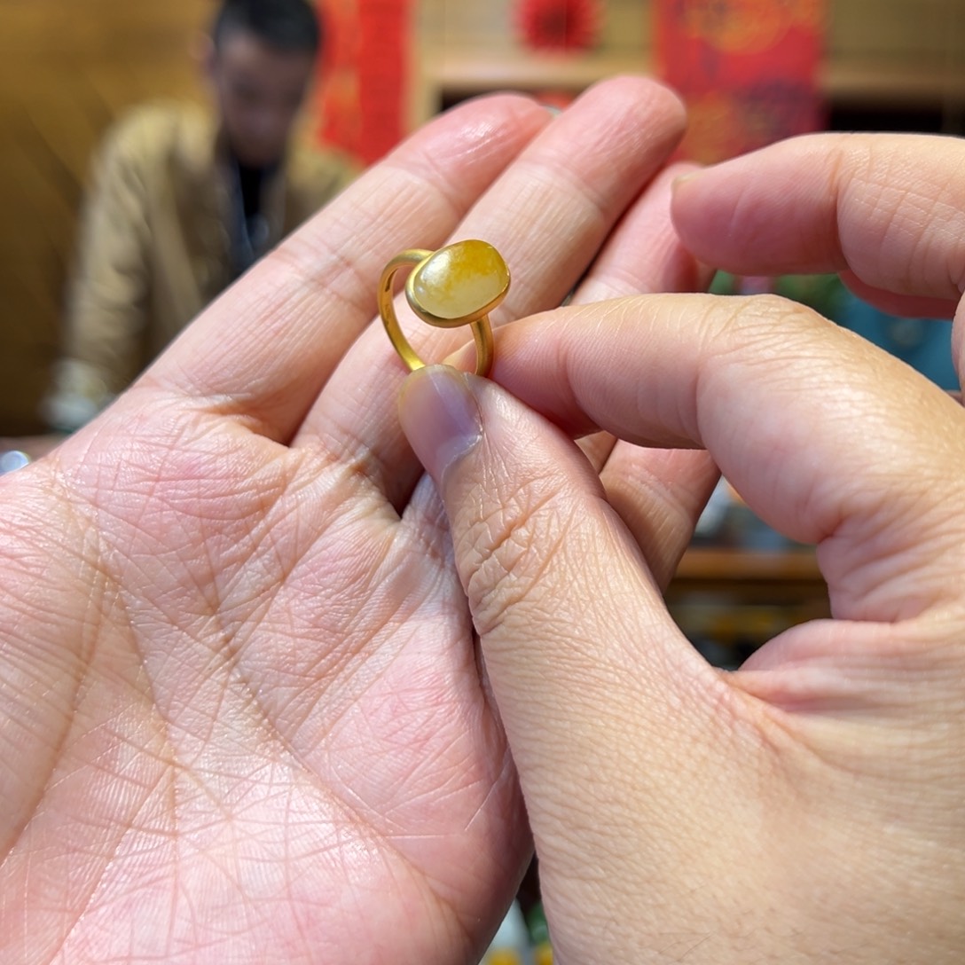 和田玉戒指18K金镶嵌