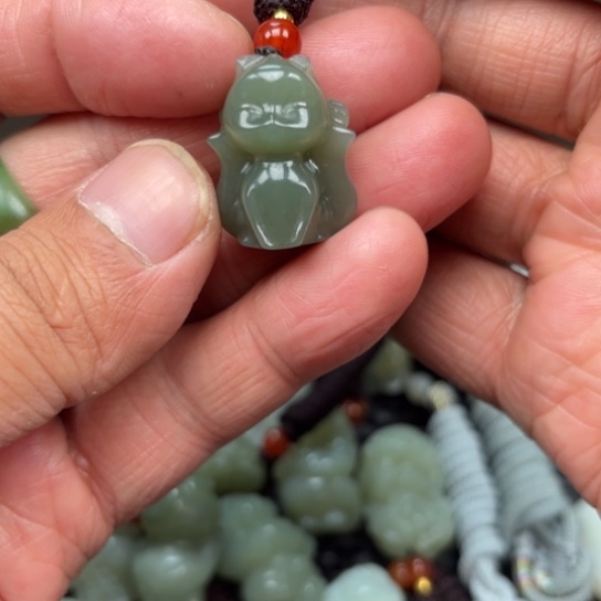 和田玉吊坠未镶嵌