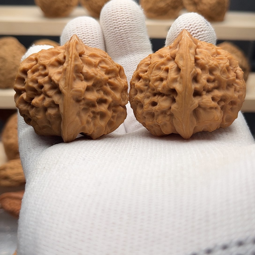 桃核吊坠肚41鱼鳞纹，