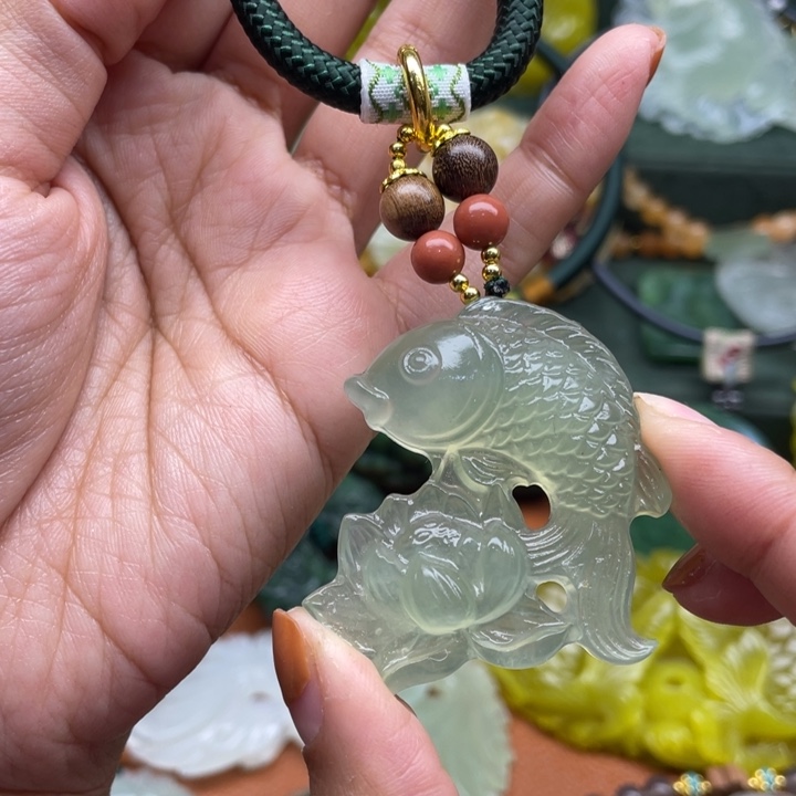 蛇纹石玉未镶嵌吊坠