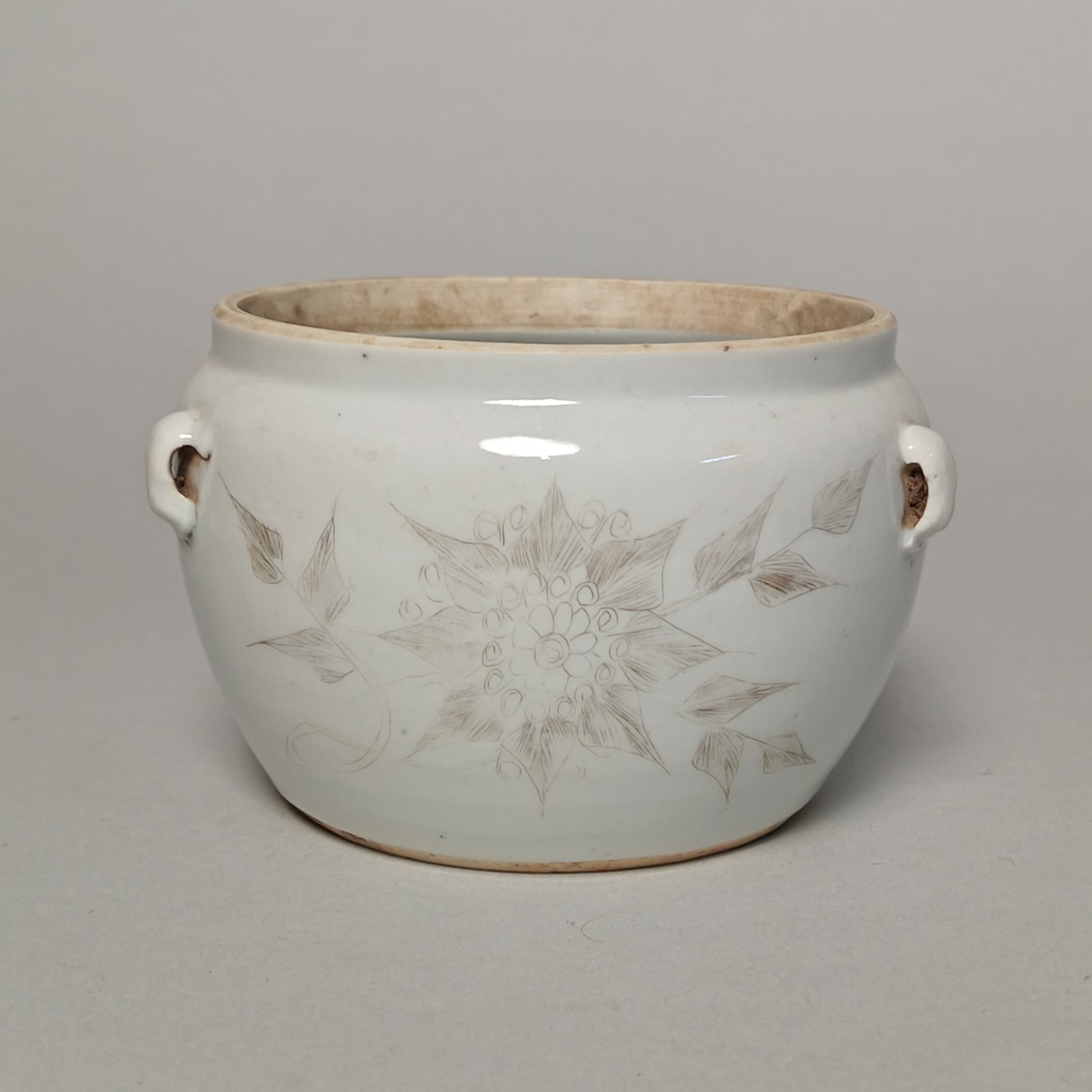 【010021477】清末 白釉刻瓷花卉粥罐