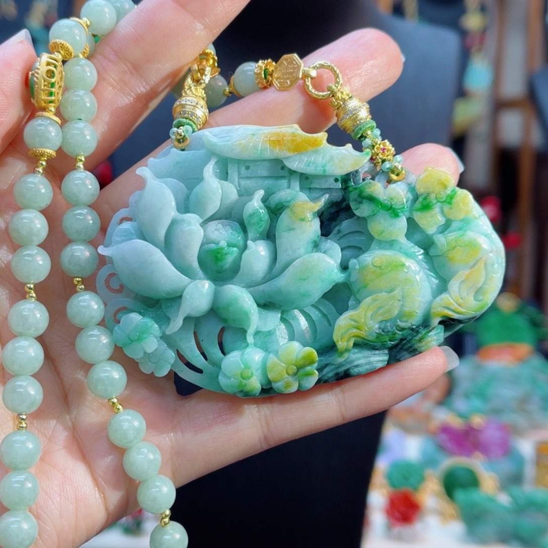 翡翠颈饰未镶嵌。***。48小时鉴赏期