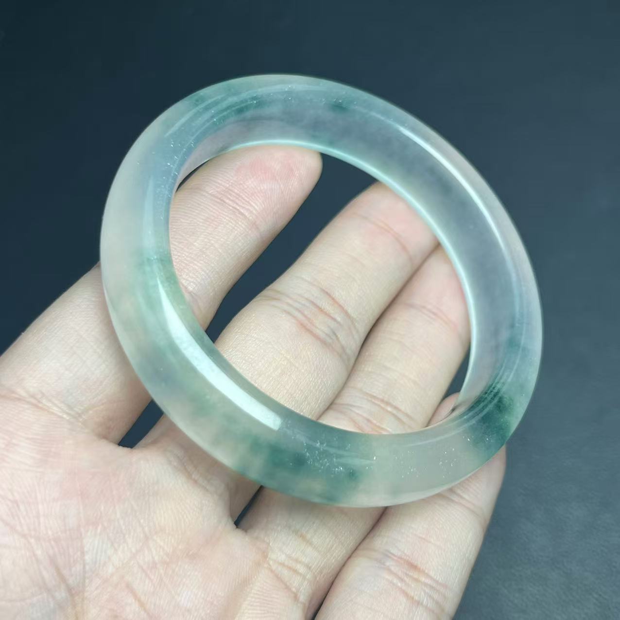 飘绿色正圈手镯 多样性发其一 （备注圈口）