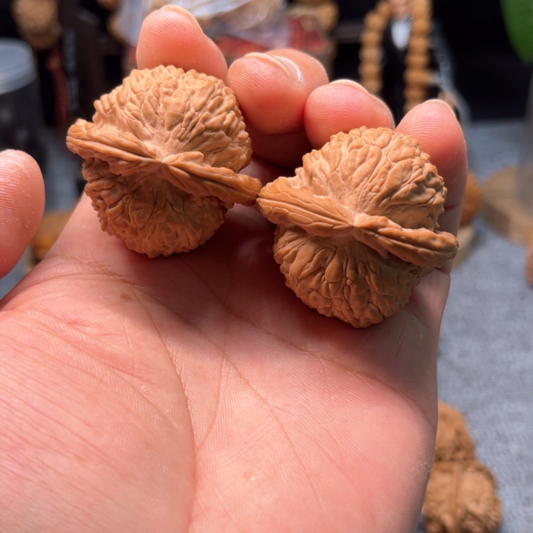 文玩核桃把件白狮子有修