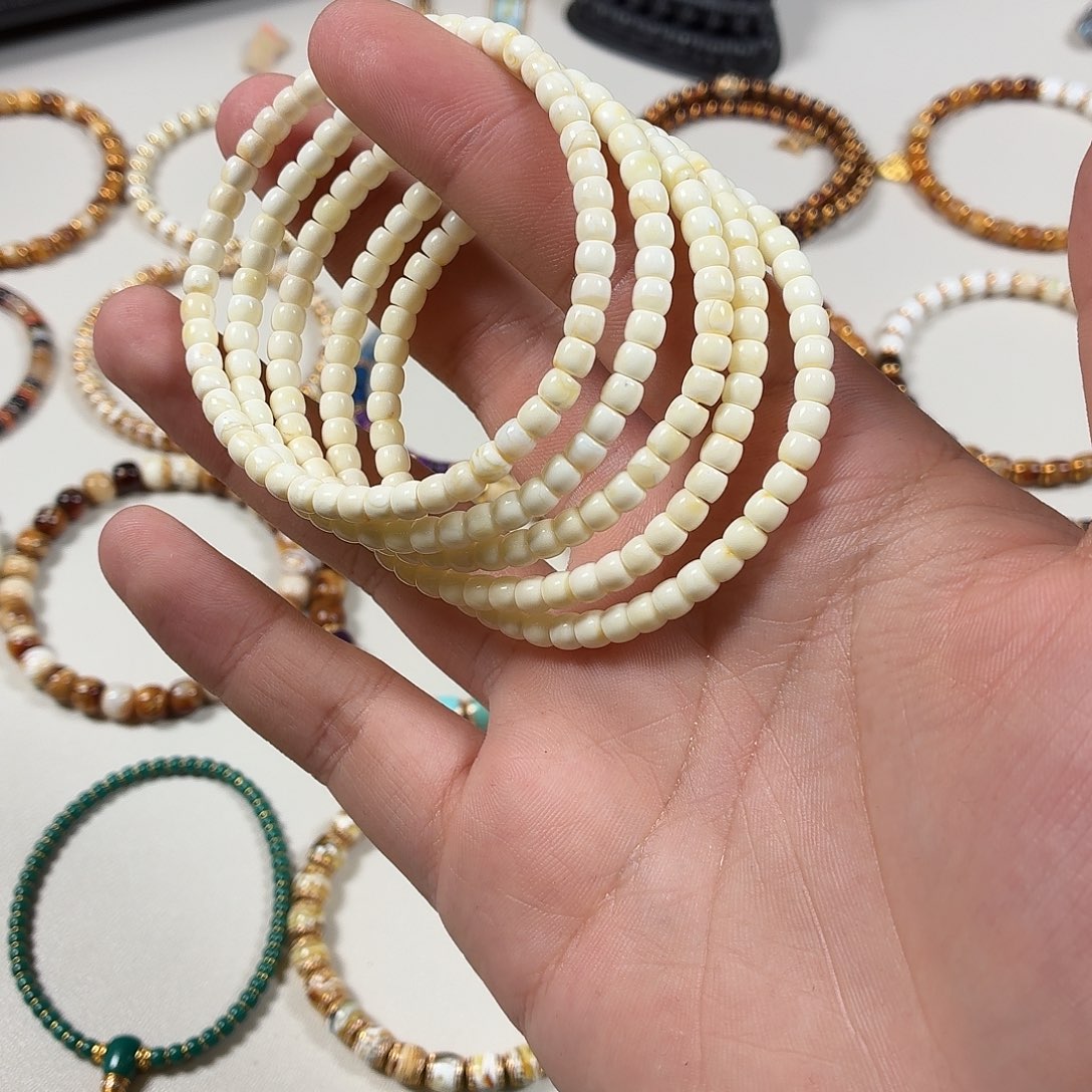 琥珀未镶嵌手链4.5纯蜡