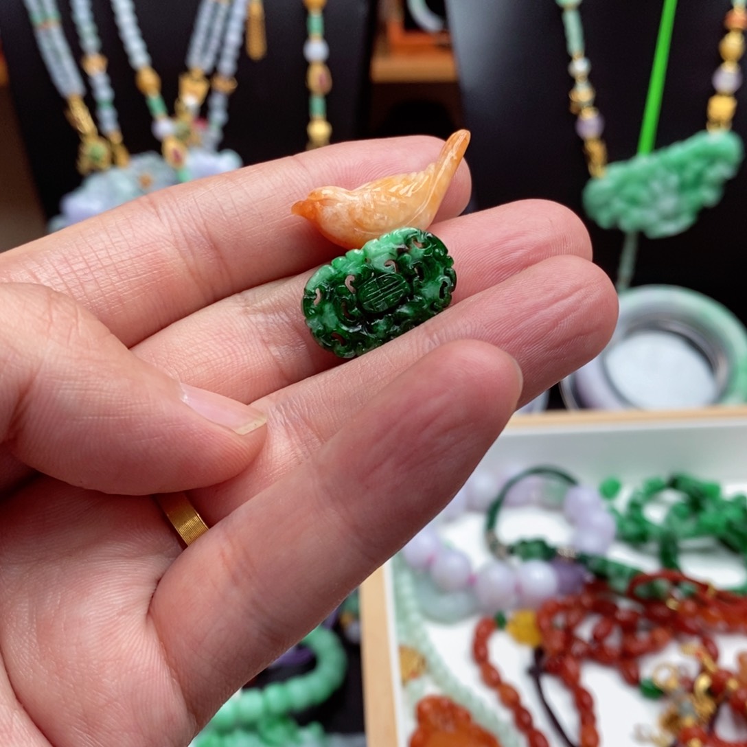 翡翠未镶嵌颈饰佳*翡翠吊坠