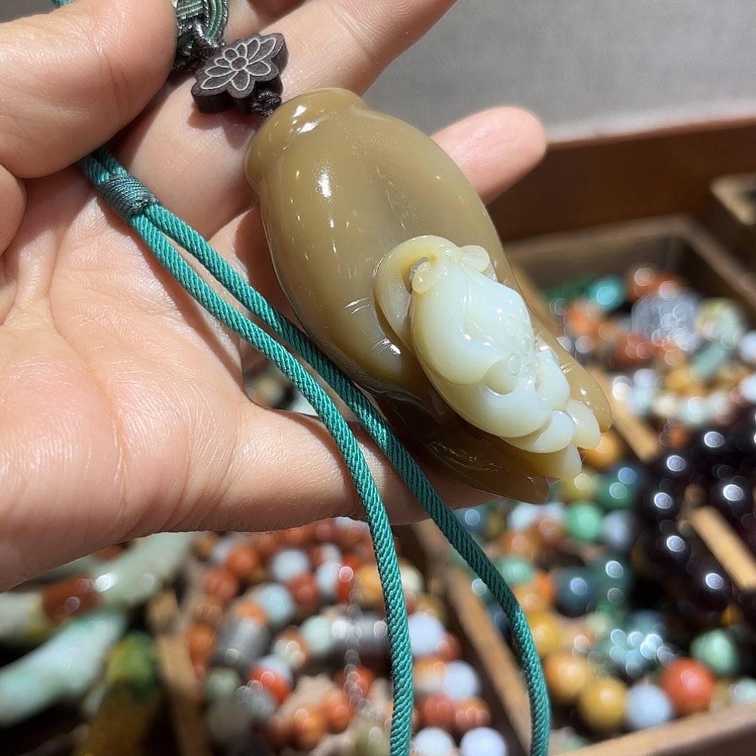 翡翠颈饰未镶嵌小*糊原创