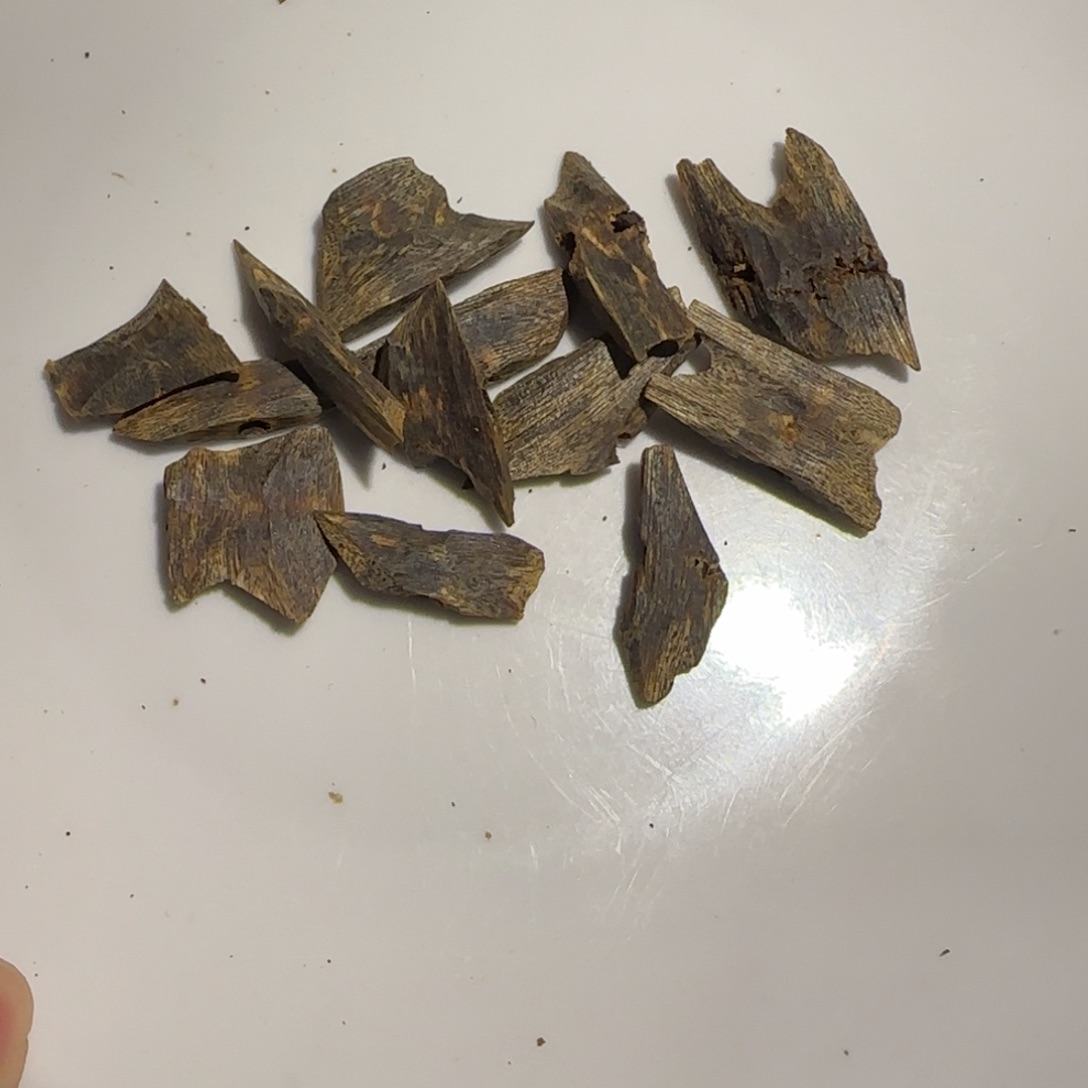 沉香手把件海南老白奇母树沉水块料10g