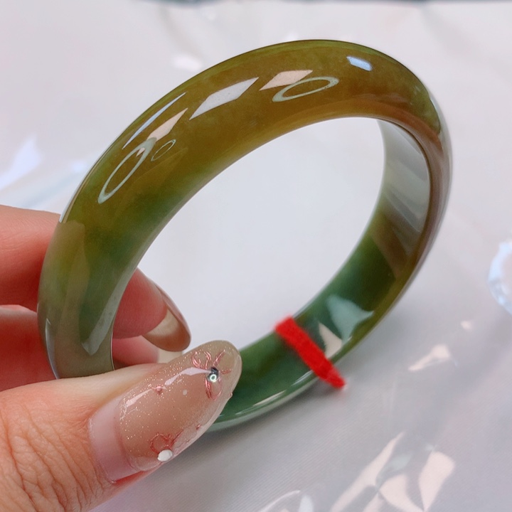 翡翠手镯未镶嵌53圈