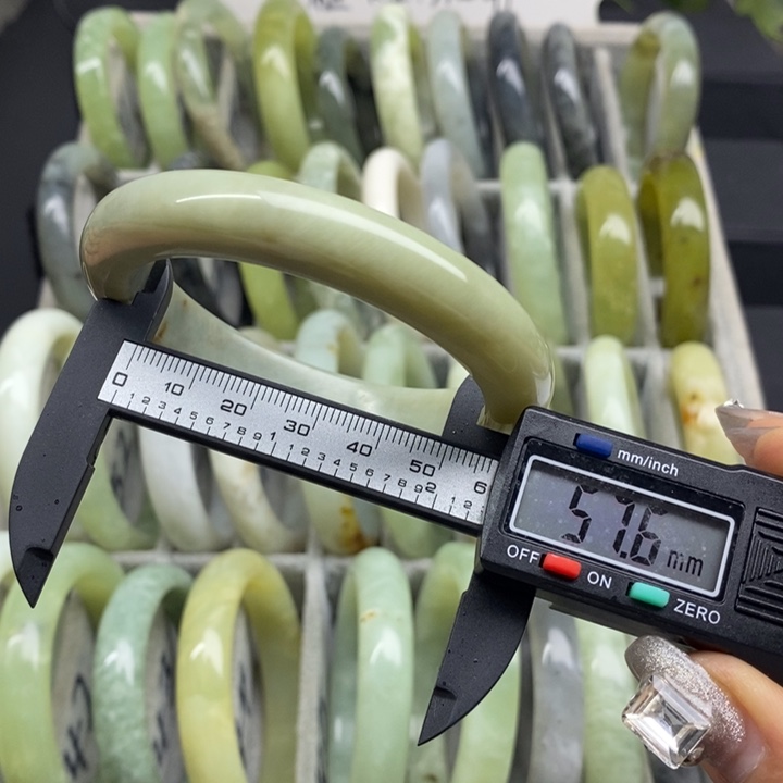 蛇纹石玉手镯62未镶嵌