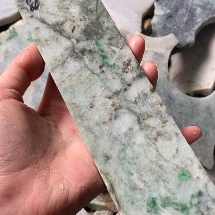 翡翠颈饰未镶嵌天然翡翠