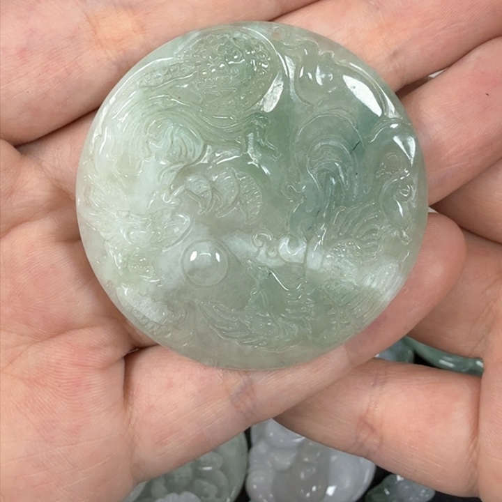 翡翠挂件未镶嵌翡翠