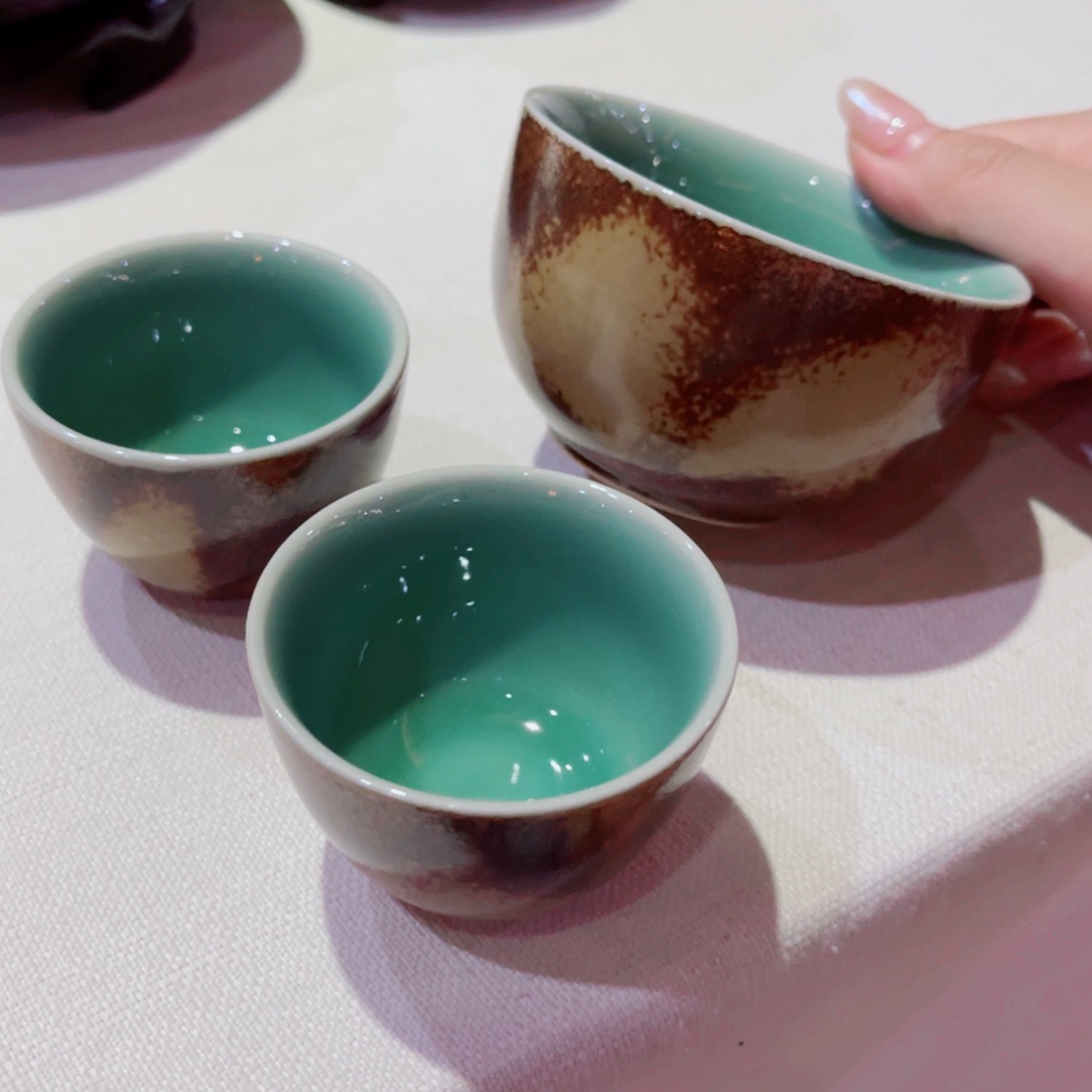 青瓷哈哈哈哈给哈哈哈