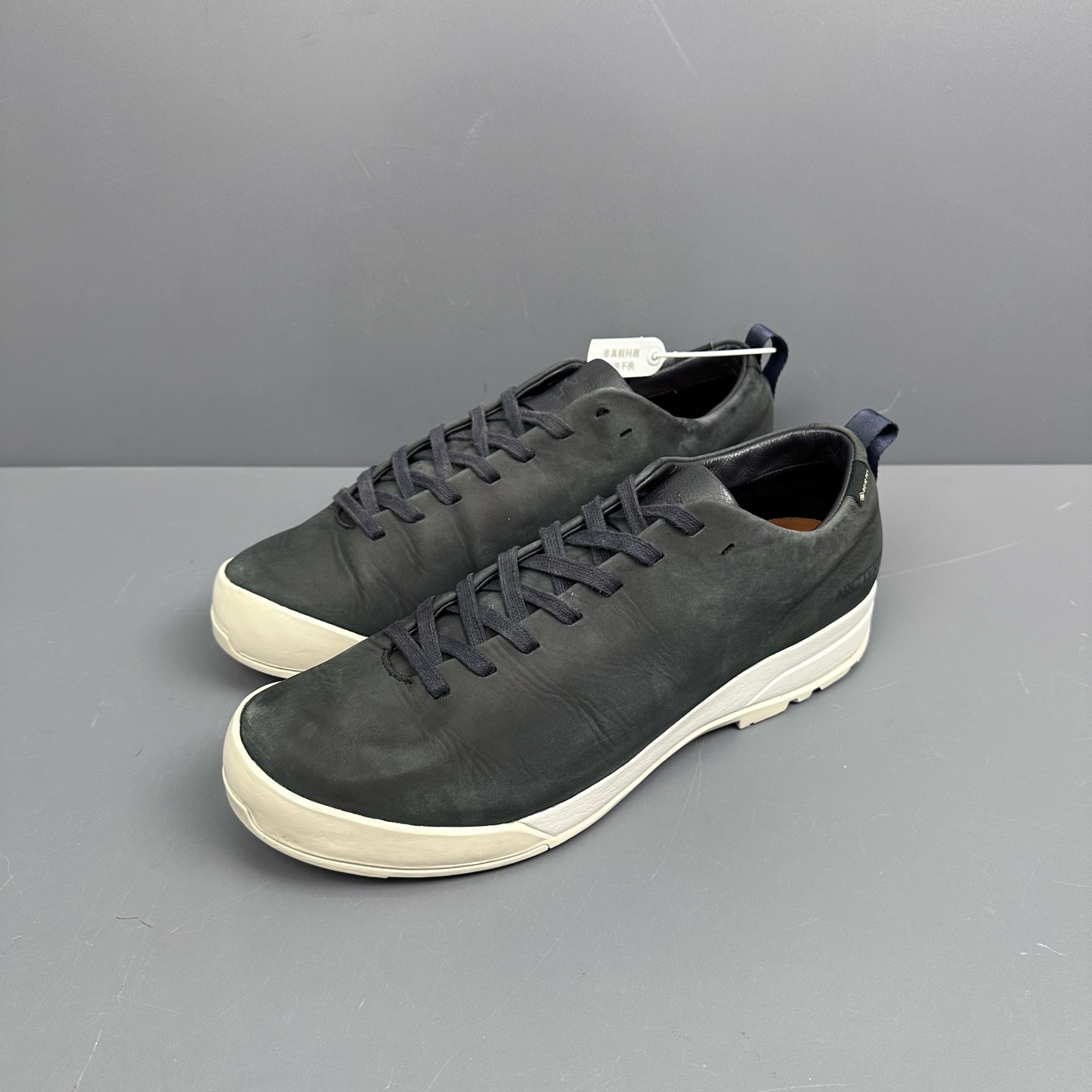 95新 ARC'TERYX/始祖鸟 43码 始祖鸟白蓝运动鞋中底小刮擦 休闲鞋