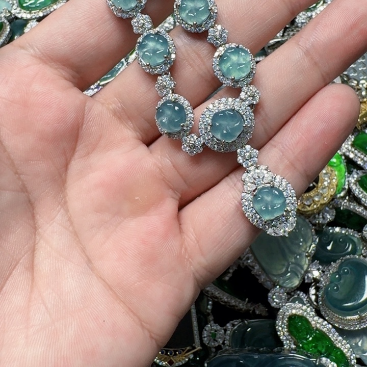 翡翠未镶嵌颈饰天然A货翡翠放漏