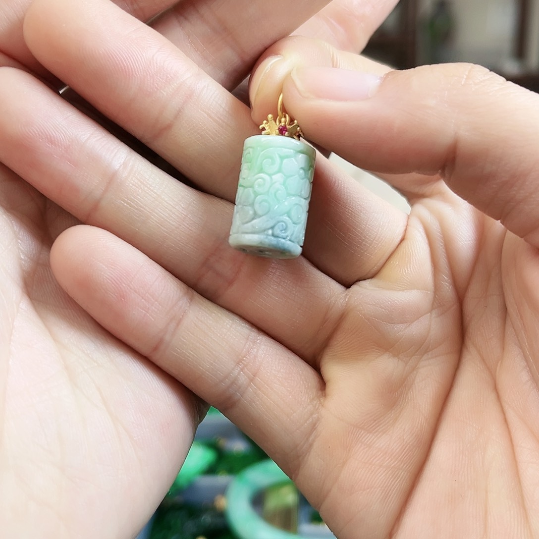 翡翠颈饰未镶嵌吊坠