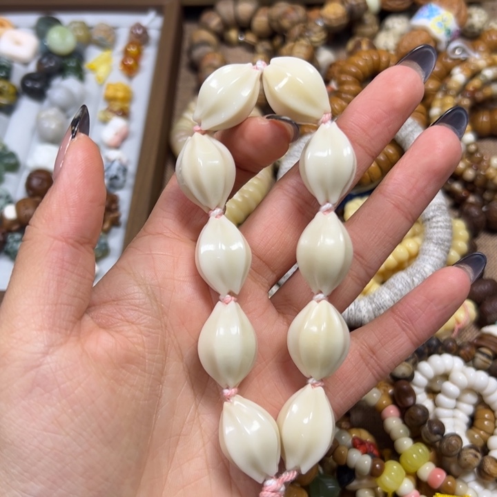 奶***手吊坠菩提根/象牙果玉兰花