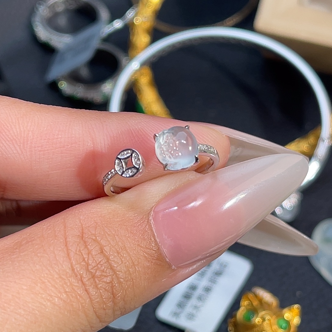 翡翠18K金镶嵌戒指金蟾