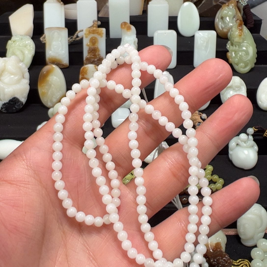 和田玉颈饰未镶嵌