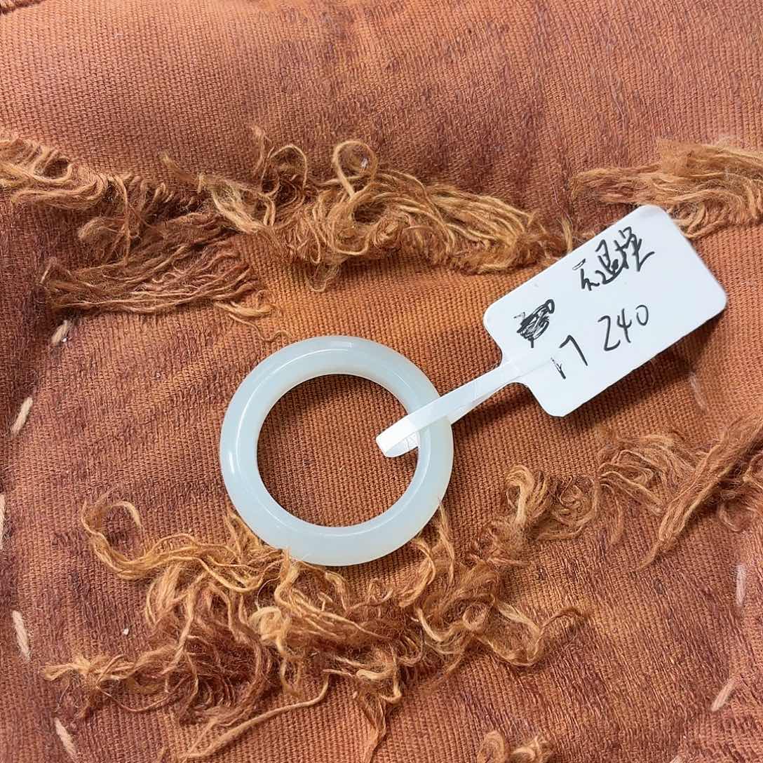 和田玉未镶嵌戒指