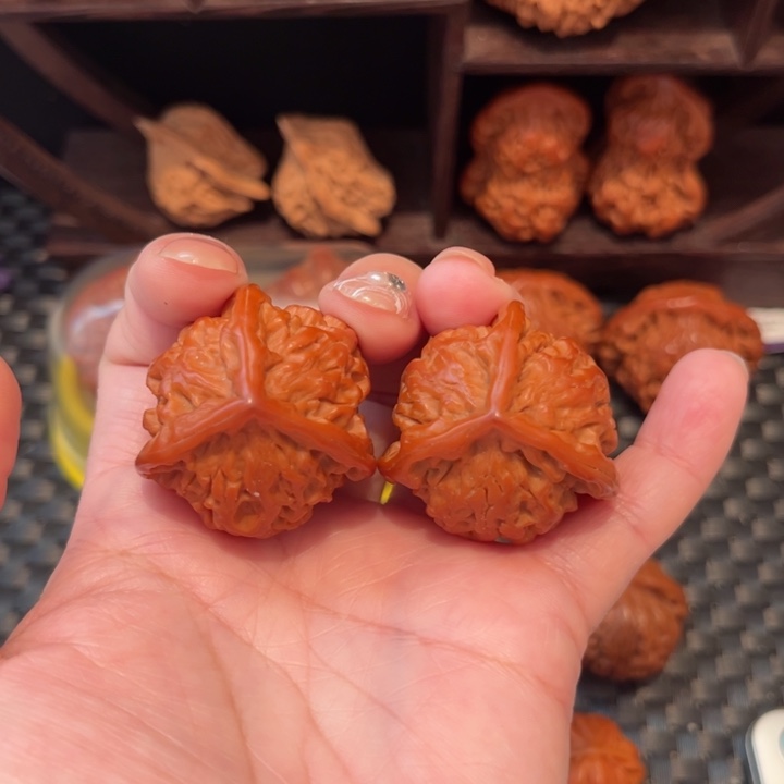 文玩核桃把件三棱