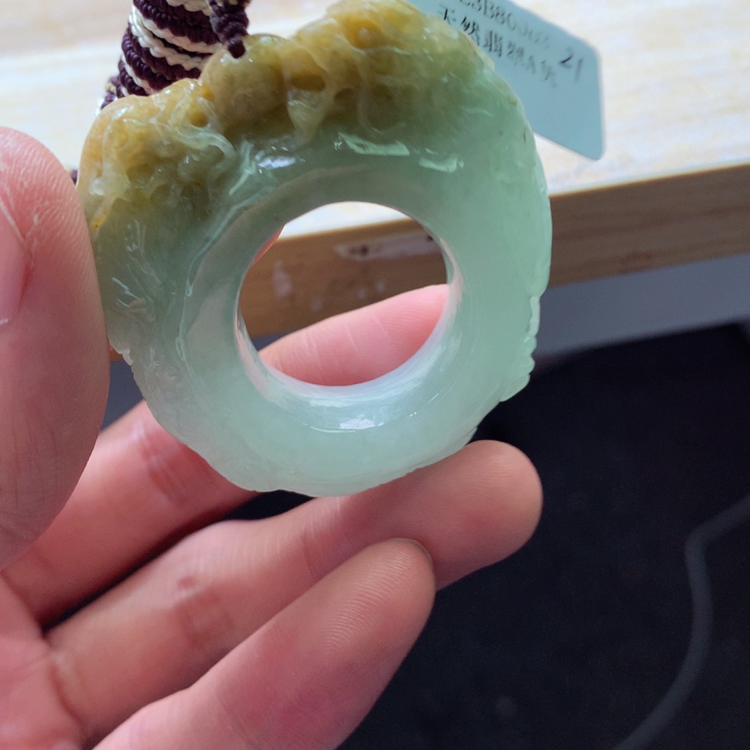 翡翠颈饰未镶嵌吊坠