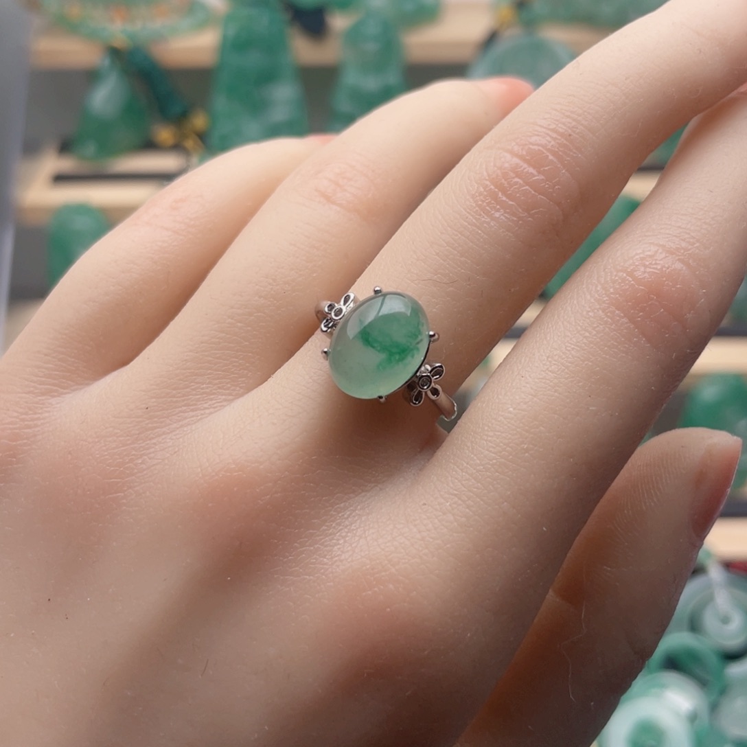 石英质玉（非洲翠）未镶嵌颈饰