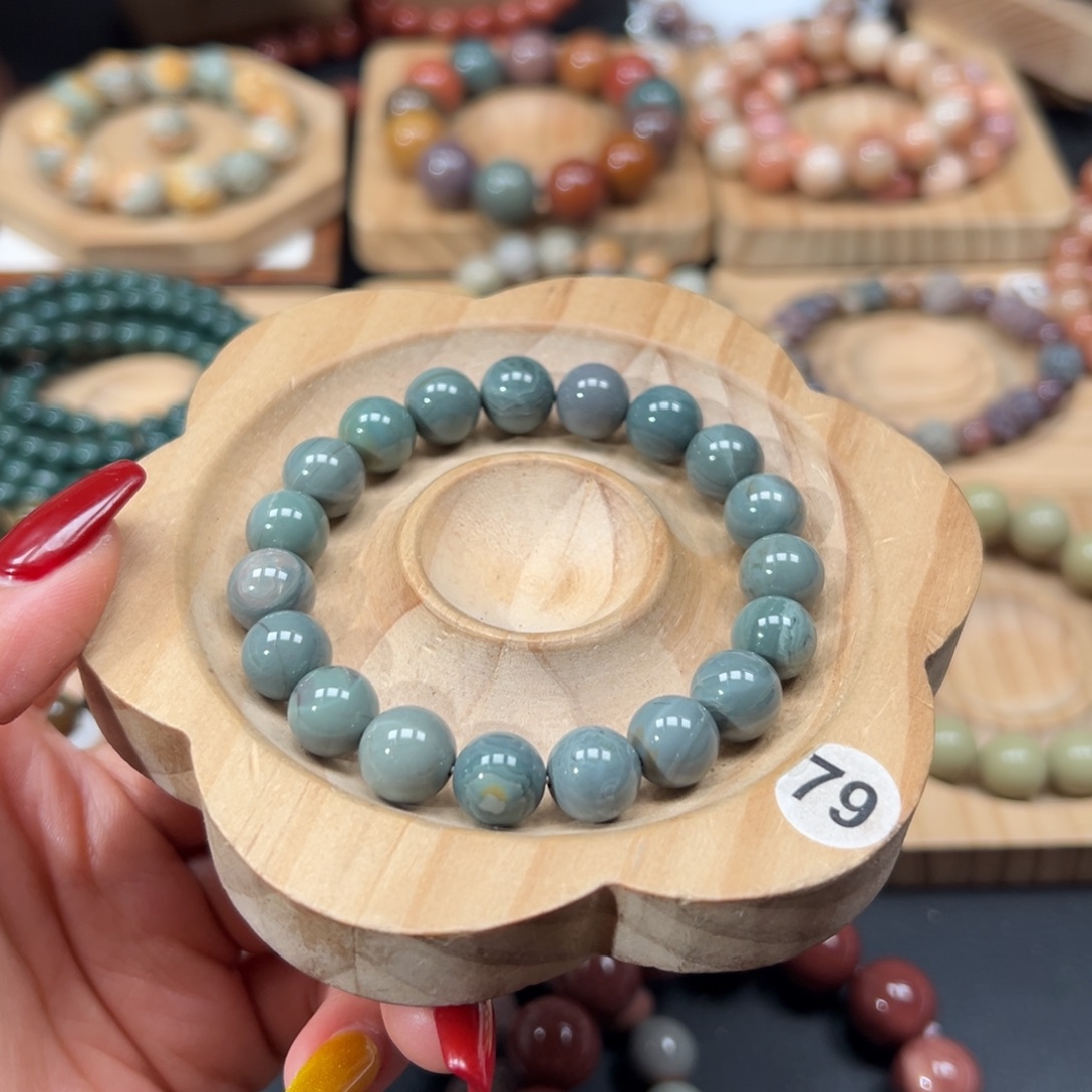 莫***里石英质玉未镶嵌手链110