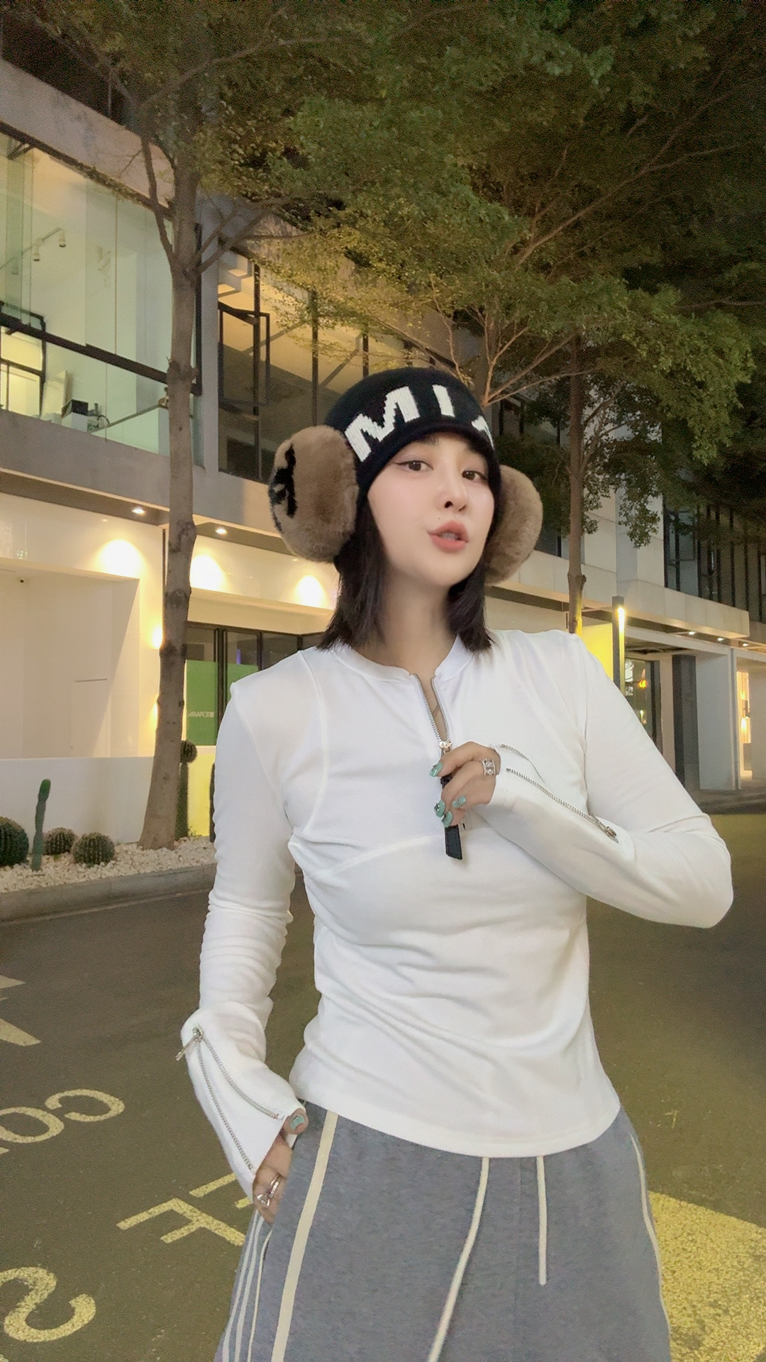 20615：长袖宽松型插肩袖拉链少女风T恤健身休闲韩版设计感