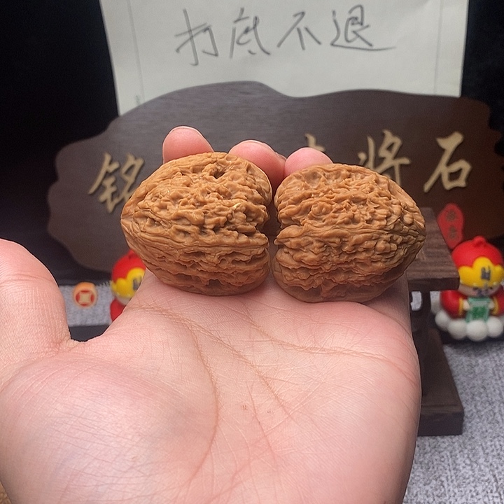 东***哥文玩核桃吊坠南疆石