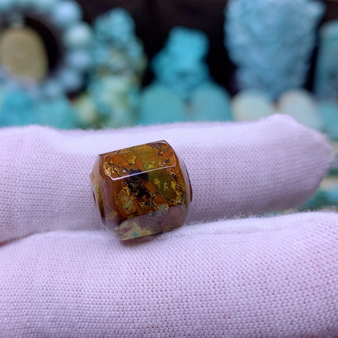 绿松石颈饰未镶嵌