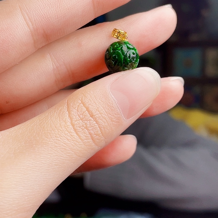 翡翠18K金镶嵌颈饰多样性