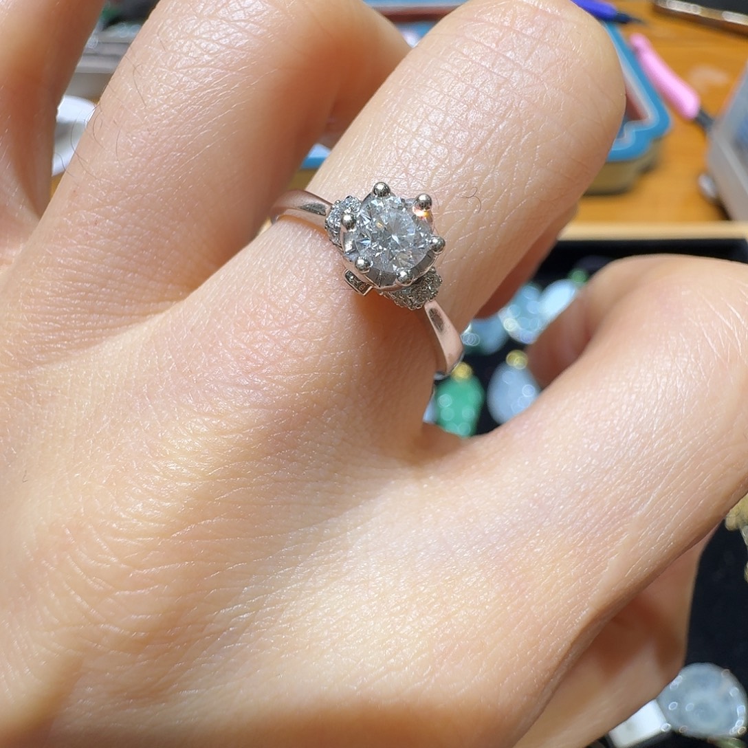 钻石戒指/指环18K金镶嵌