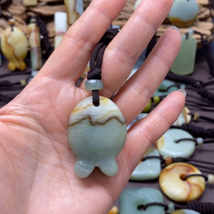 蛇纹石玉未镶嵌颈饰