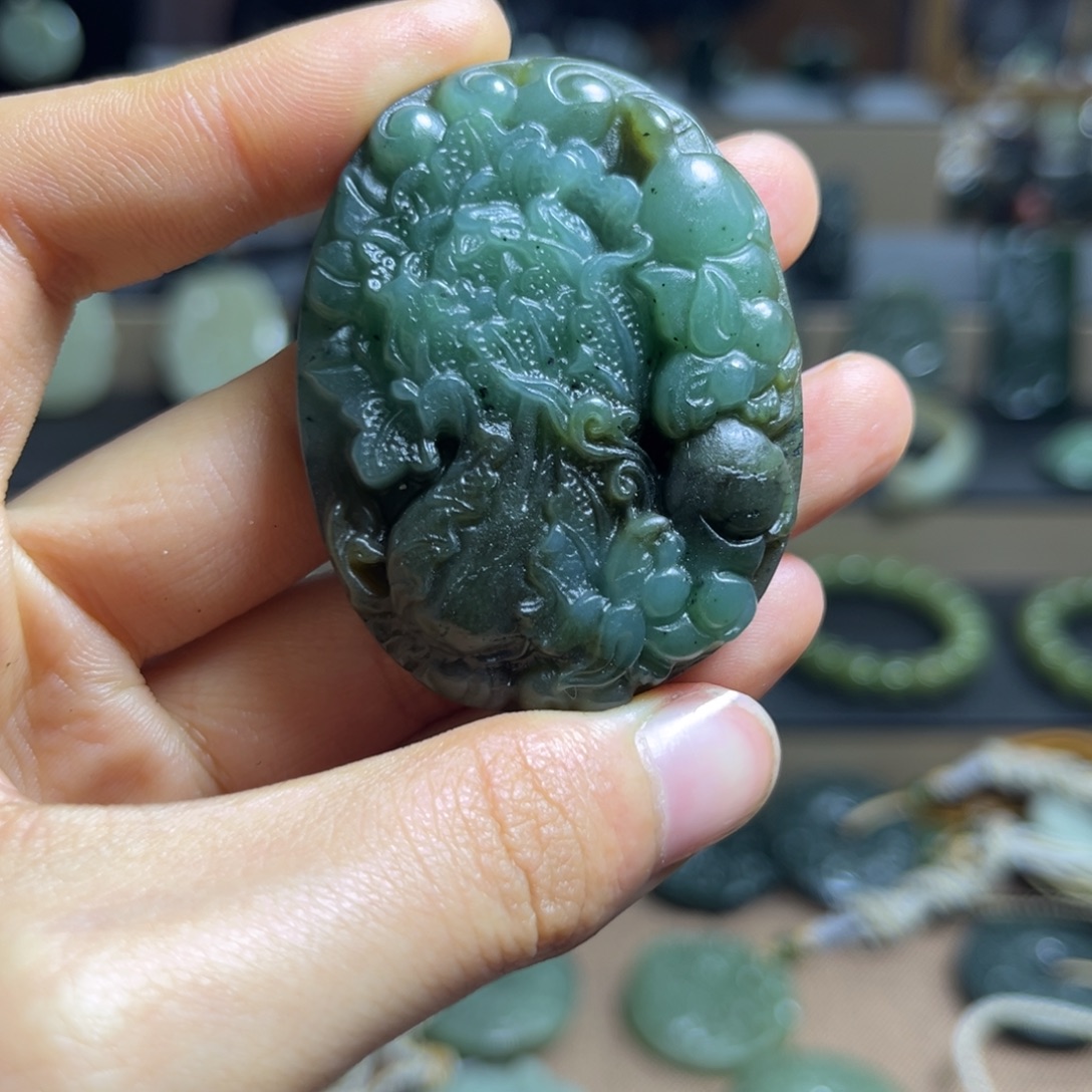 和田玉未镶嵌颈饰