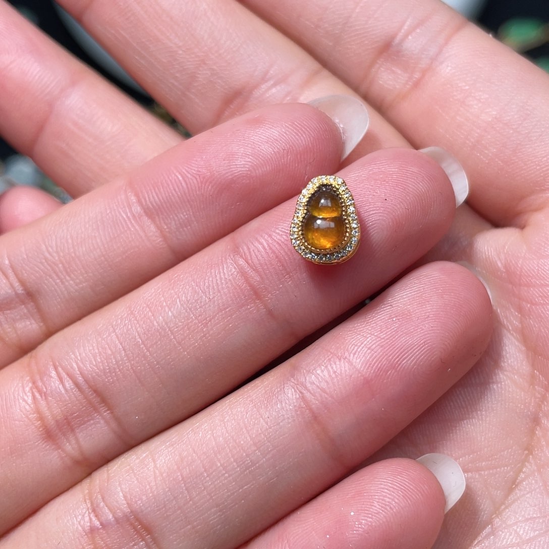 翡翠吊坠(不含链)18K金镶嵌