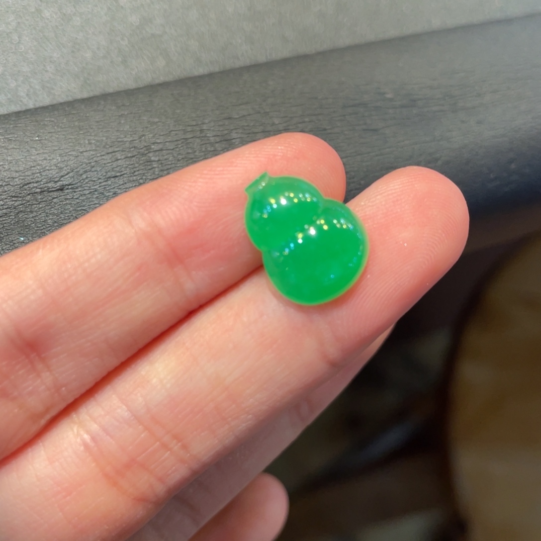 翡翠未镶嵌颈饰葫芦