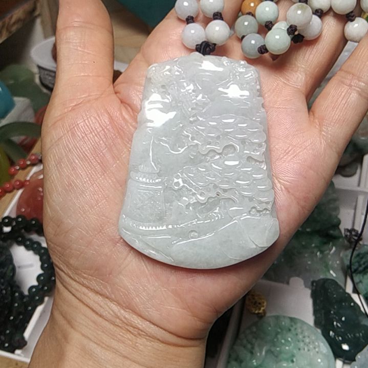 翡翠吊坠(赠链)未镶嵌