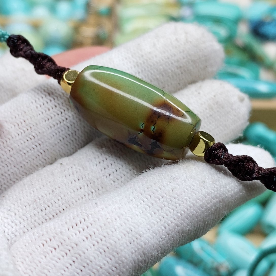 绿松石颈饰未镶嵌