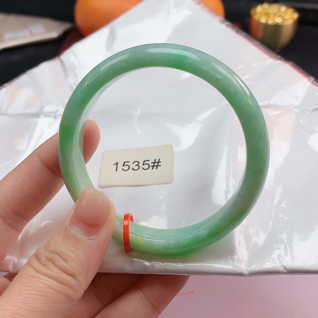 翡翠手镯未镶嵌56圈1535