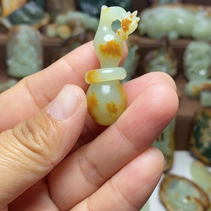 岫岩河磨玉（透闪石质玉）未镶嵌颈饰