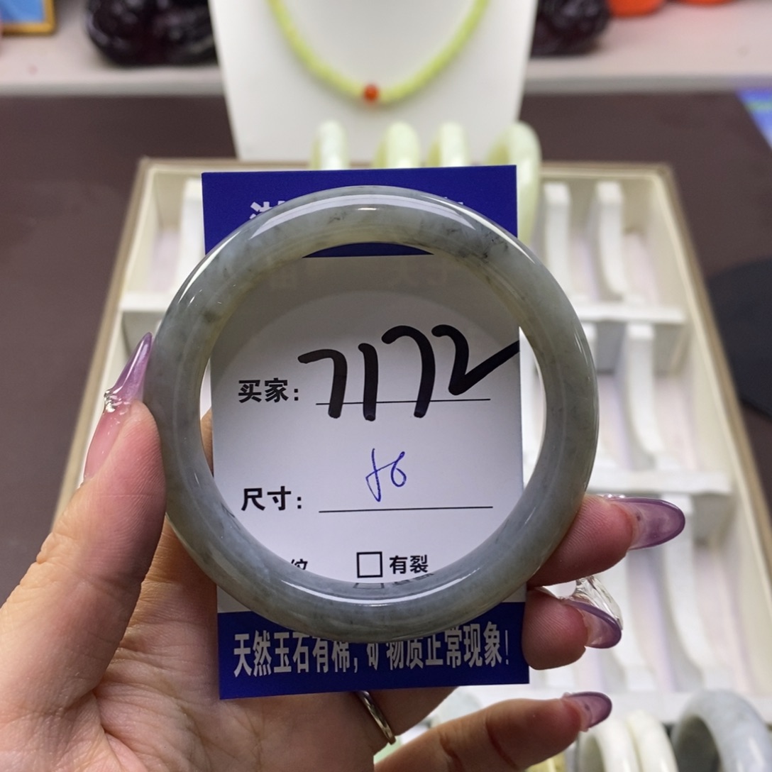 蛇纹石玉手镯未镶嵌